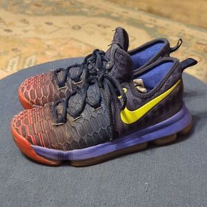 NIKE KD 9 “ROAR FROM THE FLOOR” size 6.5Y women's 8